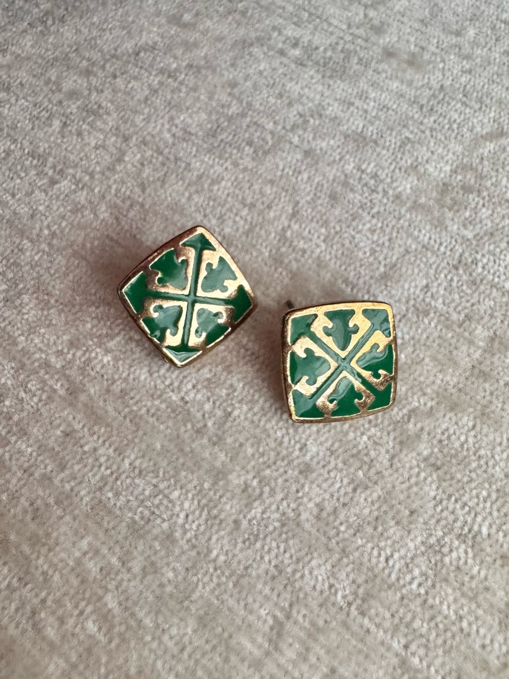 🛍️3/$55🛍️ Green Enamel Gold Tone Square Earrings